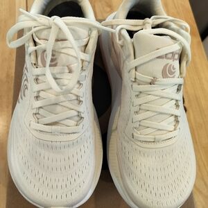 Topo Athletic AURA WOMEN RUNNING SHOES SIZE 9